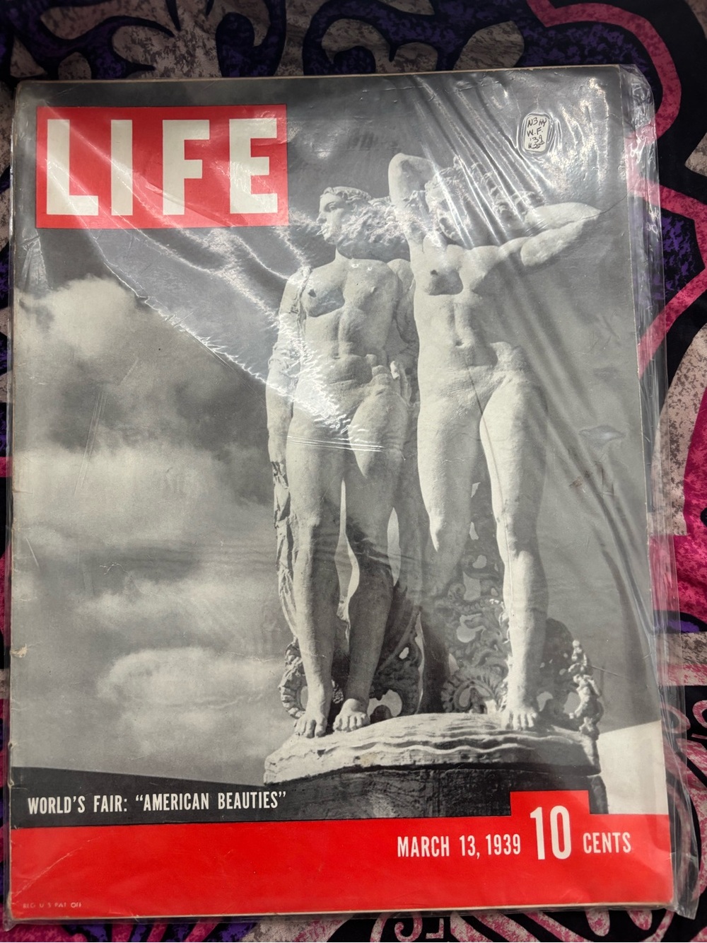 Vintage LIFE Magazine from 1939 - World’s Fair American Beauties